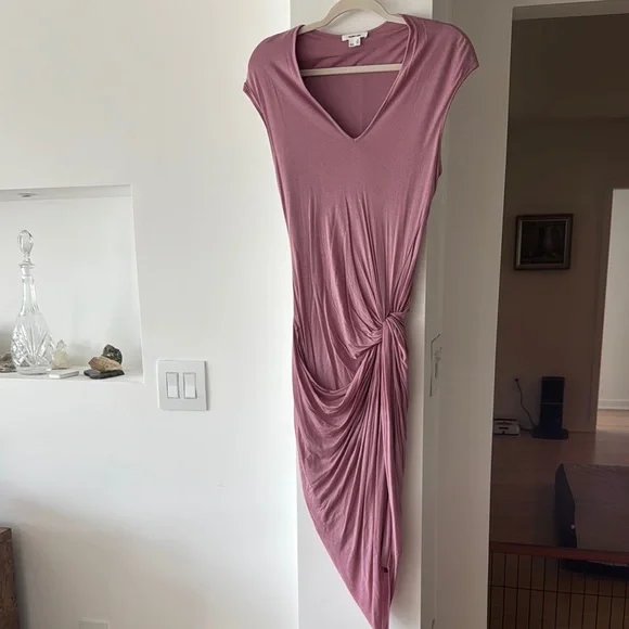 Helmut Lang V Neck Twist Micor Modal
Dress in Rind - Picture 4 of 10